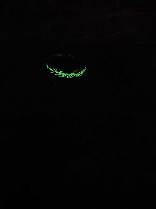 Кольцо Всевластия с люминесцентной гравировкой на языке мордора