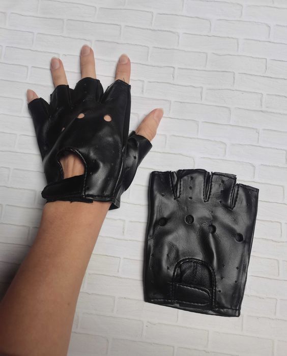 Czarne rękawiczki z ekoskóry, do połowy palców (punk, rock, metal)