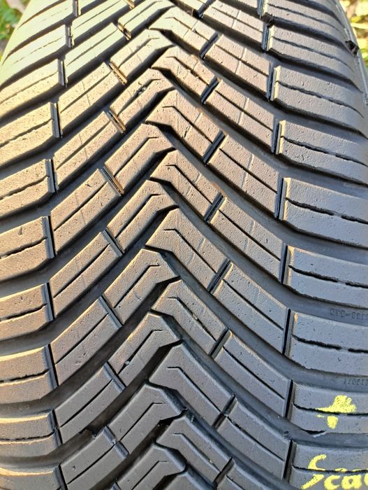 Continental all Season Contact + Seal 215.50.19.93t 7mm z 31.23 rok