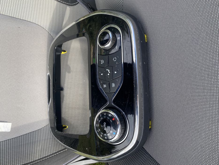 Ramka radia renault captur l