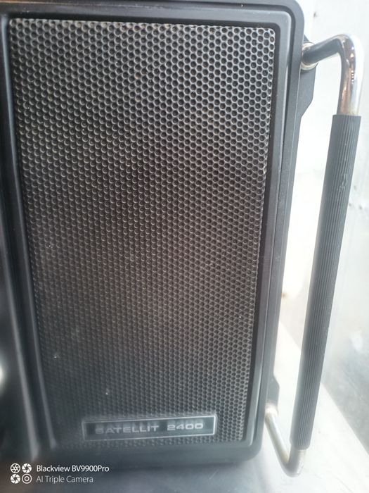 Rádio Satélite Grundig 2400 está num estádio inacreditável além de ter umas pequeninas coisinhas está mesmo maravilhoso
