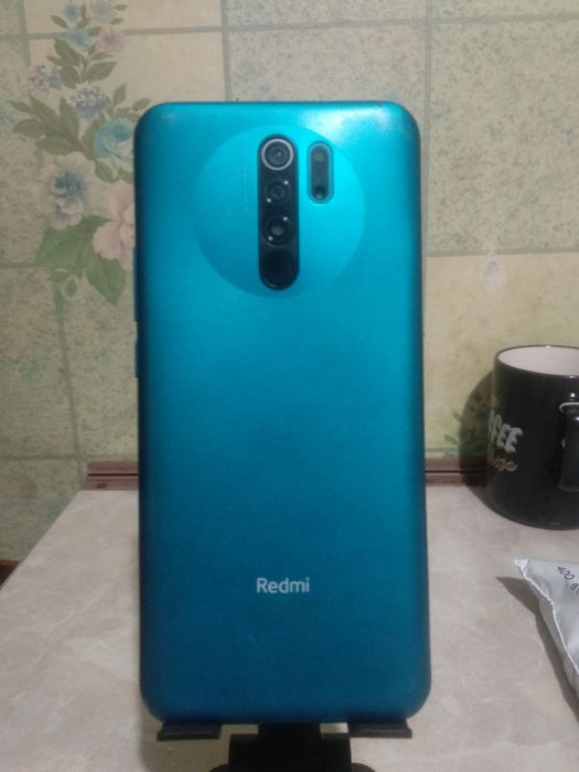 Redmi 9  полностью рабочий но с дефектами торг присутствует