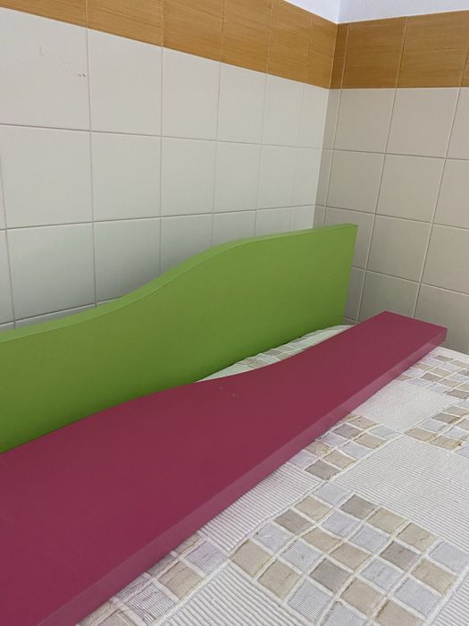 Conjunto de Quarto (cama, mesas cabeceira, secretária, estante)