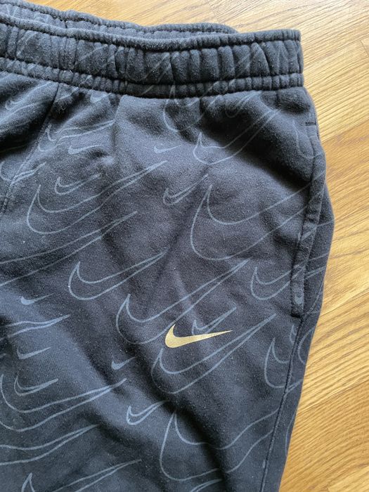 штани nike monogram