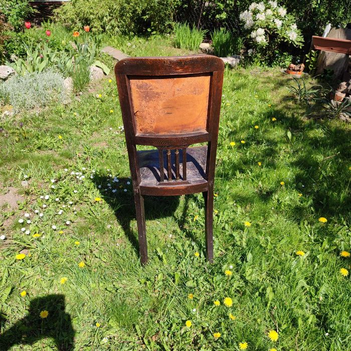 Stare krzesło dębowe