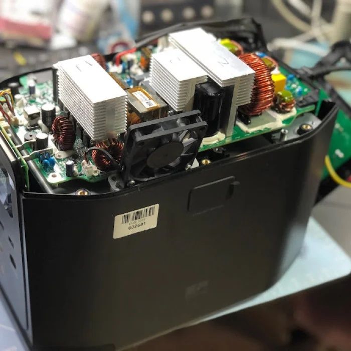 Ремонт зарядних станцій, інверторів, стабілізаторів напруги