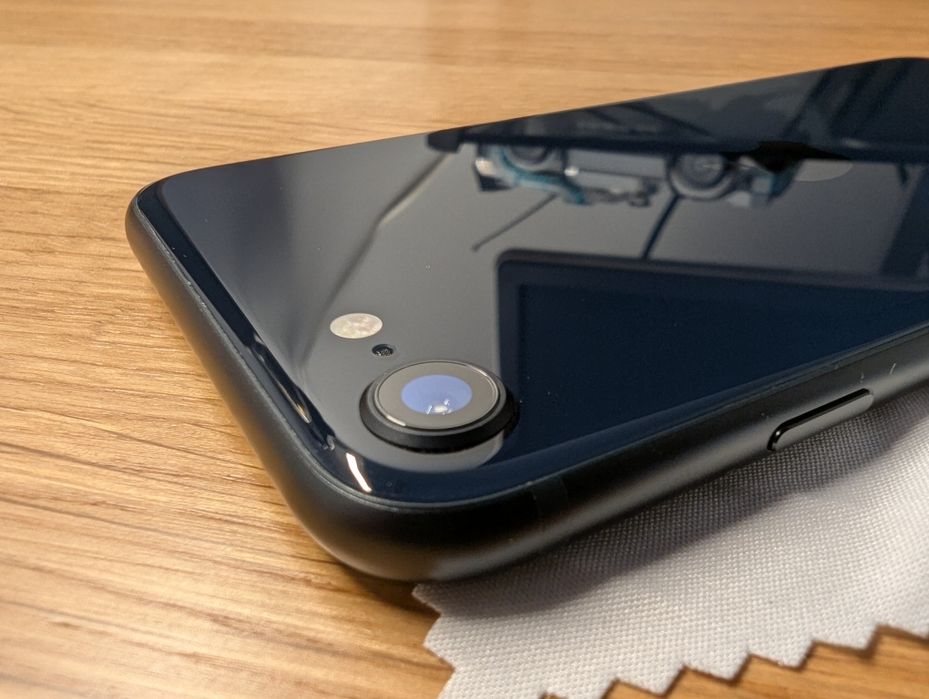 Apple iPhone SE 2022 64GB Midnight - pełny zestaw