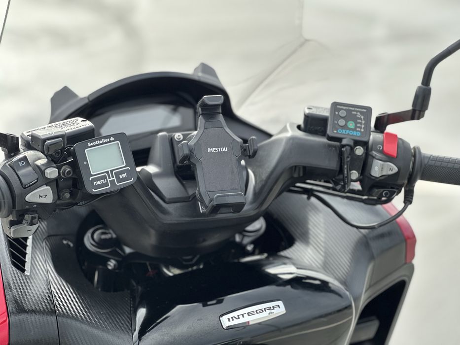 HONDA INTEGRA 750 - Full Extras!