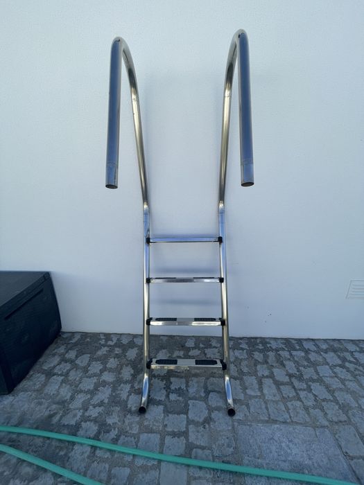 Escada de Piscina AstralPool em Inox – 4 Degraus