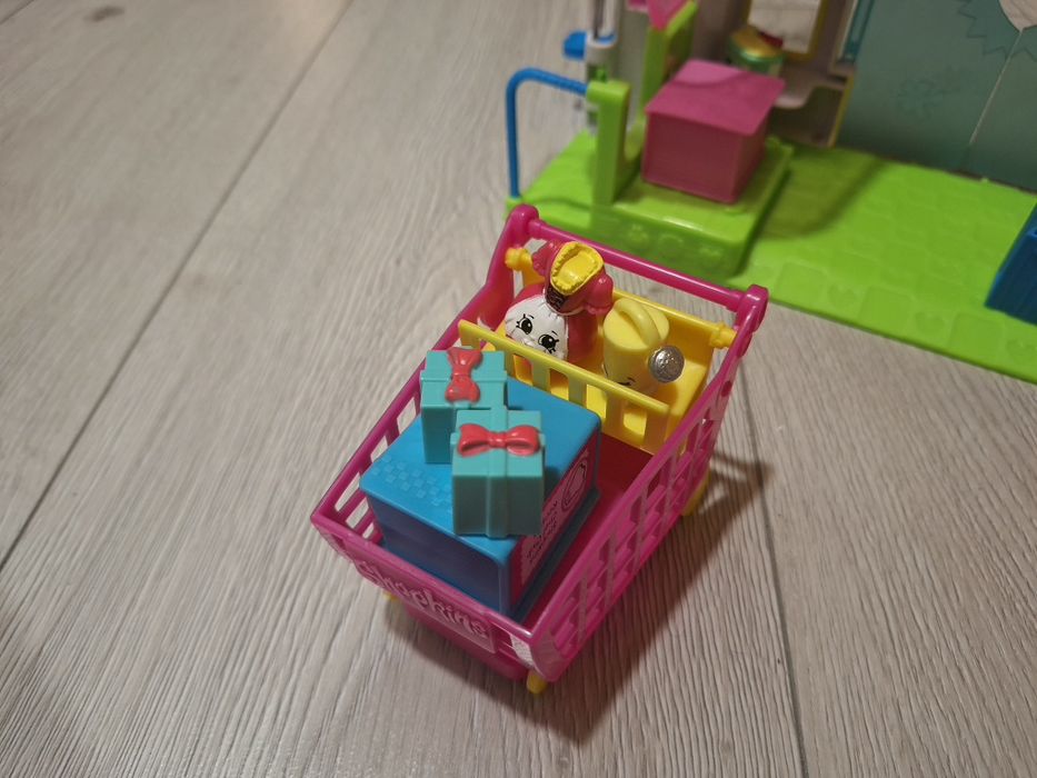 ігровий набір Shopkins Small Mart Supermarket Playset