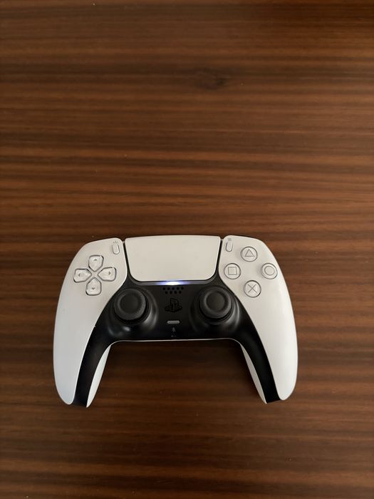 Playstation com 1 comando 825GB