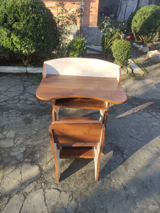 Стіл письмовий дитячий