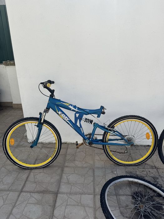 Bicicletas usadas com 2 rodas
