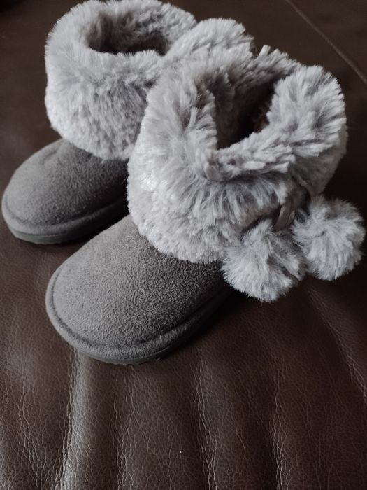 Buty z kożuszkiem.