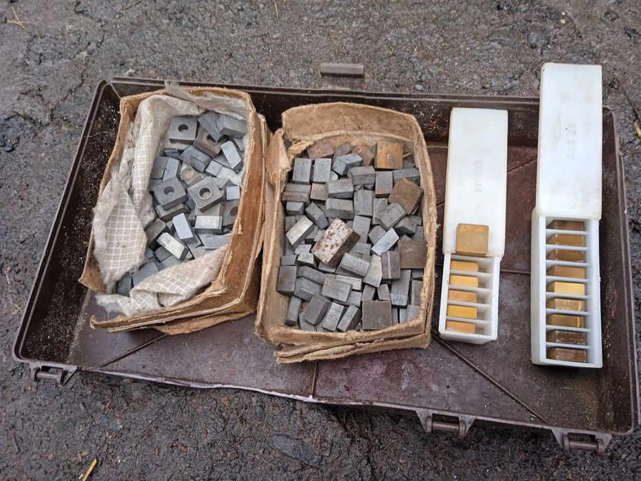 Продам напайки для резцов (победит)