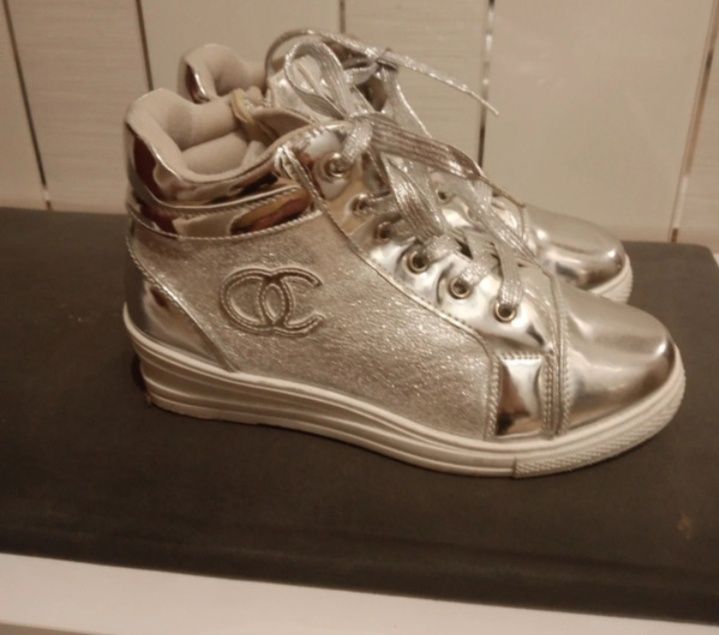 Buty srebrne sportowe CC