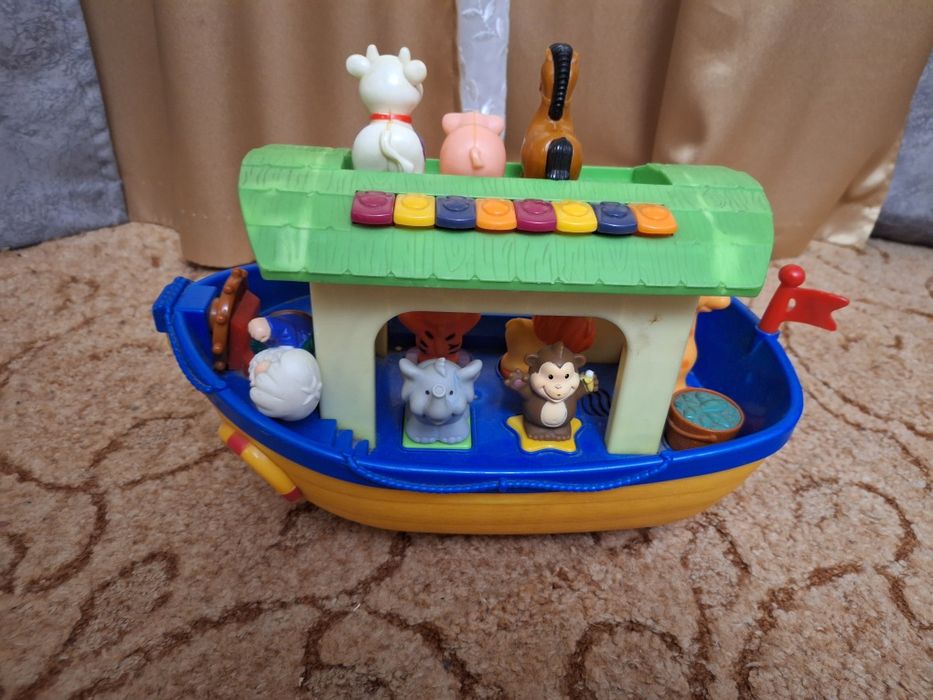 Корабль и трактор Киддиленд