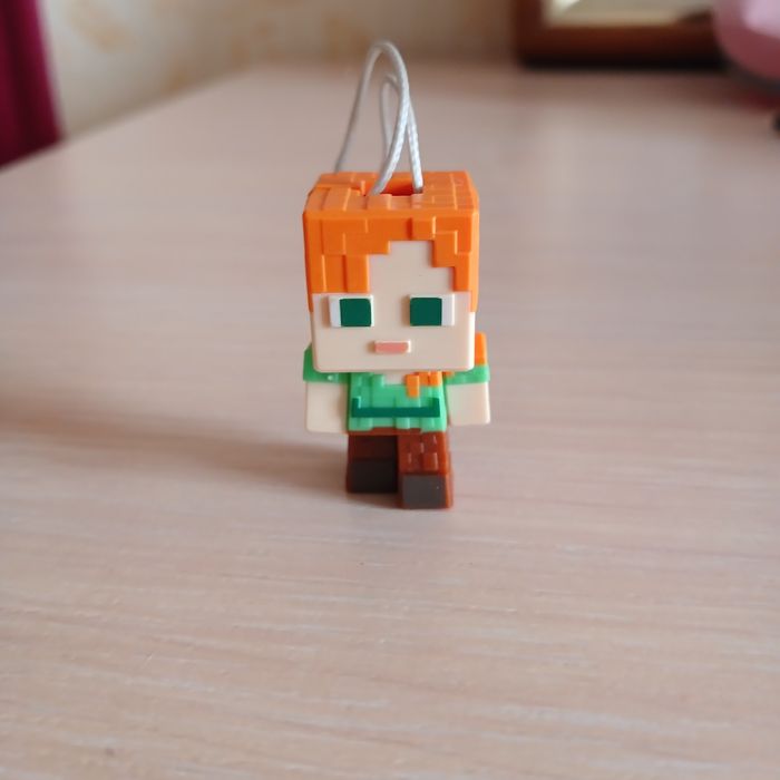 Фігурка Кіндер брелок Алекс майнкрафт minecraft