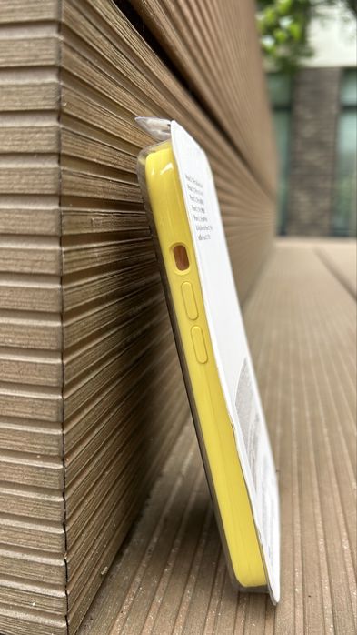 Silikonowe Etui do Iphone’a 13 Pro w kolorze Yellow (Żółtym)