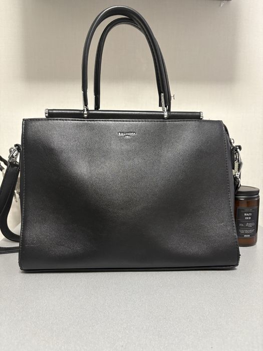 Класична чорна сумка середнього розміру