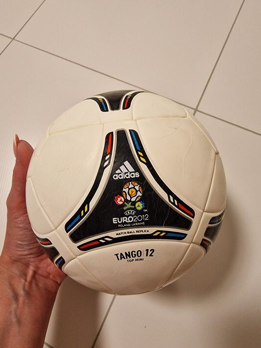 Trzy piłki Auta, Adidas, Euro 2012
