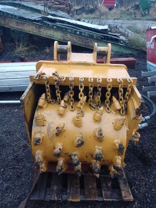 Frezarka do asfaltu montowana na koparkę