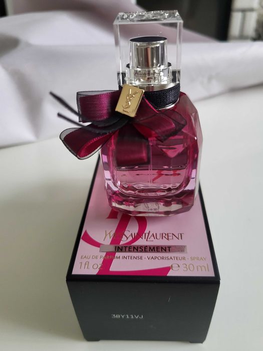 Yves Saint Laurent
Mon Paris Intensément