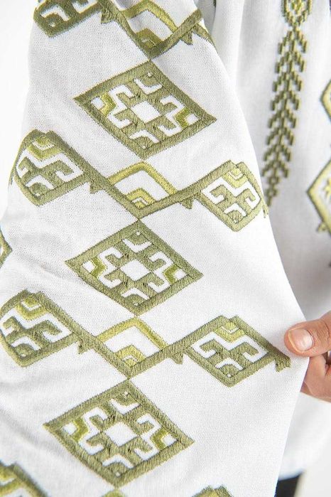 Дитяча вишиванка для дівчинки українська вишита блуза лляна