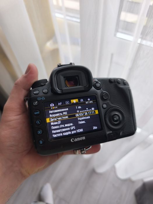 Продам фотоапарат Canon EOS 5D Mark III
