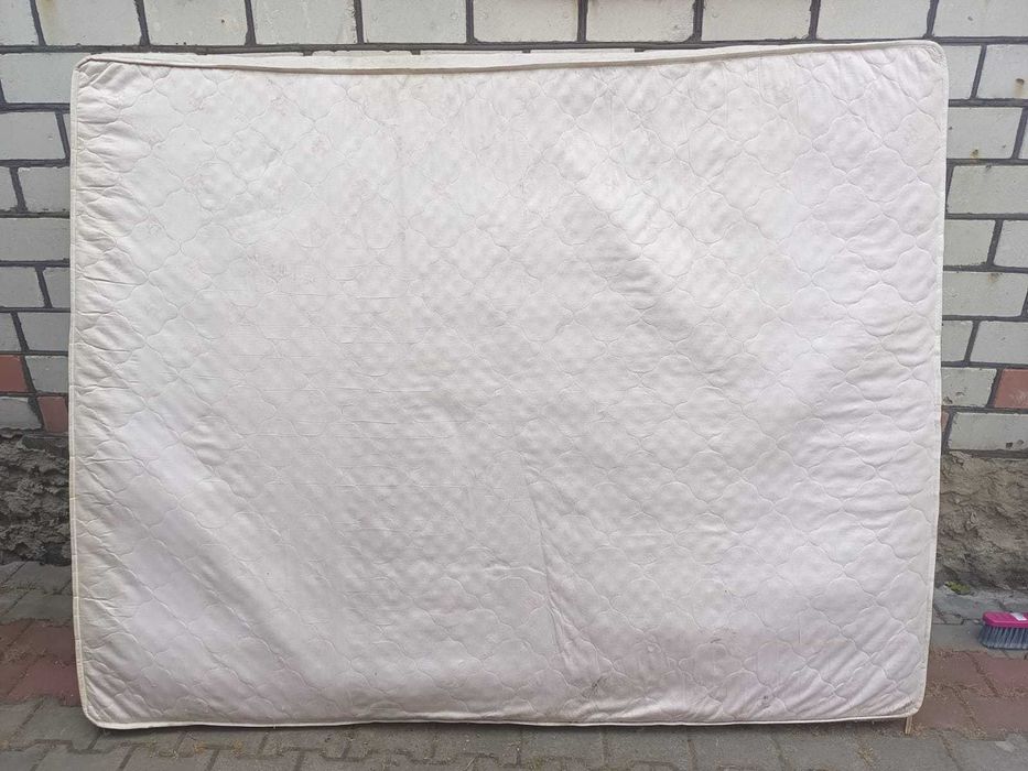 б/в матрац 1,60*2,00 безкоштовно