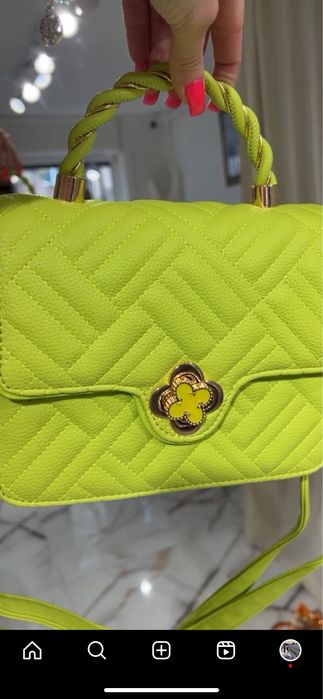 Нова яскрава сумочка