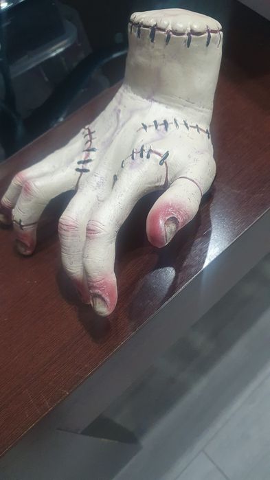 Mão da vandinha (wednesday)