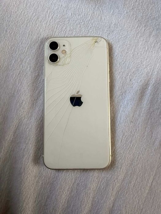 iPhone 11 64Gb zbity tył, używany