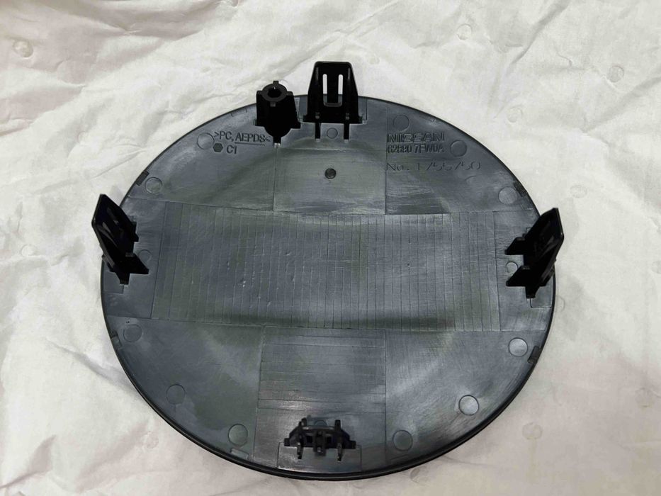 Емблема Nissan Rogue 2015 2017 2019 2021 2023 2024 знак Нисан Рог Т33
