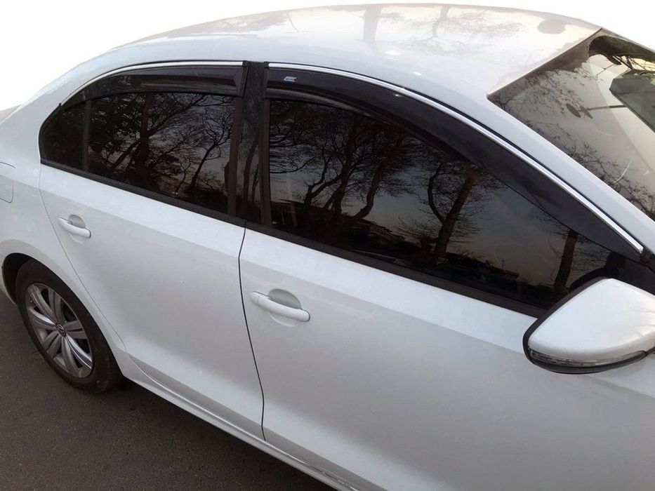 Volkswagen Jetta 2011+ Вітровики з хром смужкою Niken