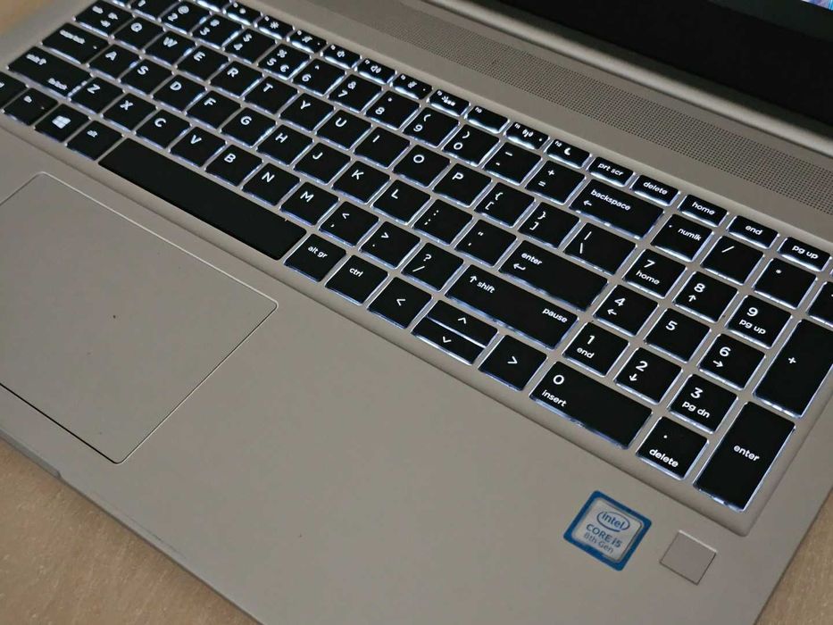 laptop HP 15 cali z podświetlaną klawiaturą, full HD, SSD, 4 rdzenie