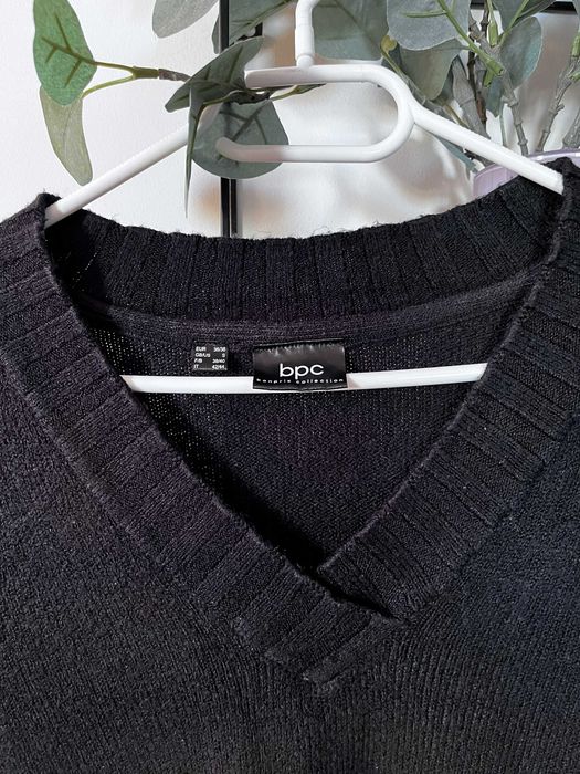 Sweter czarny dekolt V serek sweterek S