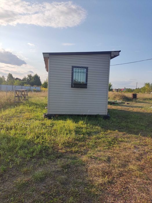 Продам ділянку в Рожнах с будівлями та комунікаціями.