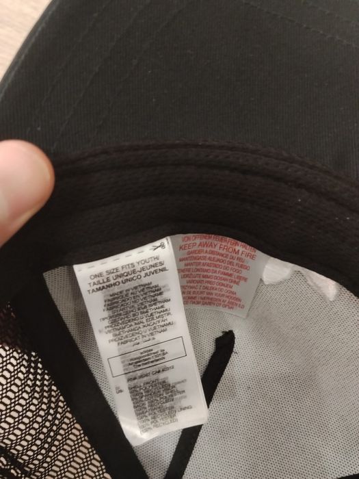 Продам оригинальную кепку Adidas originals curved trucker