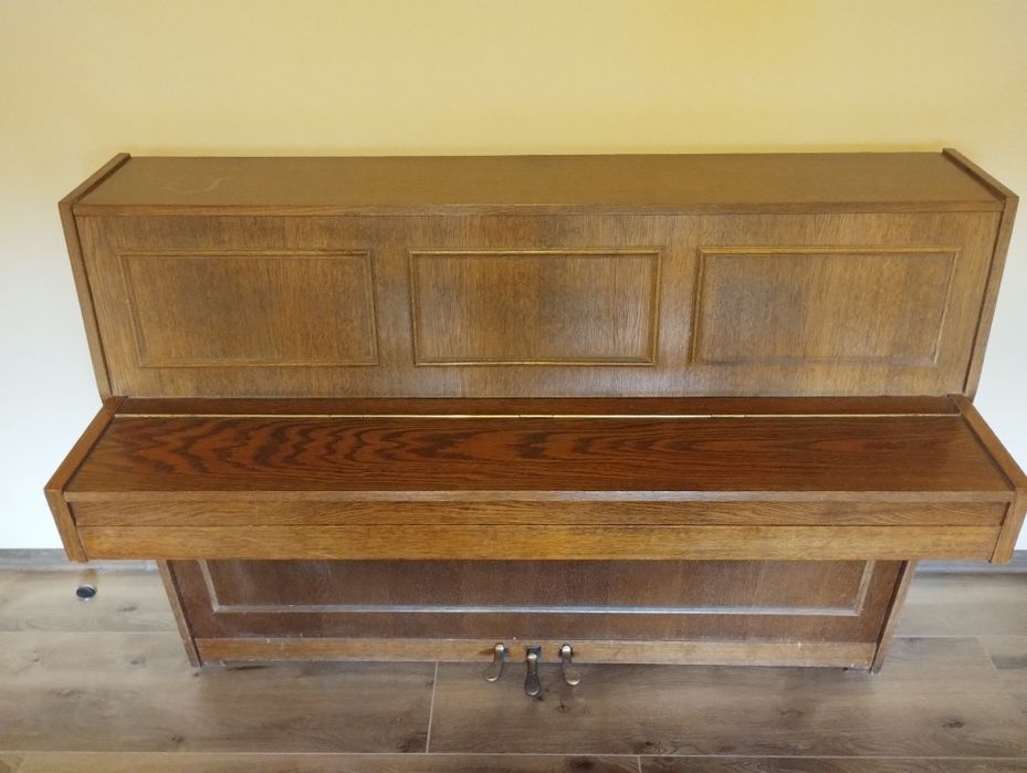 Pianino Legnica drewniane