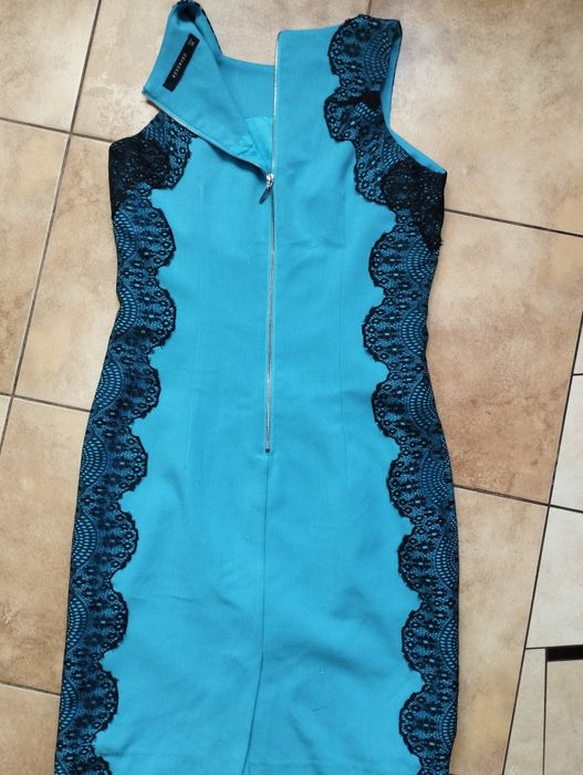 Sukienka letnia z ozdobną koronką