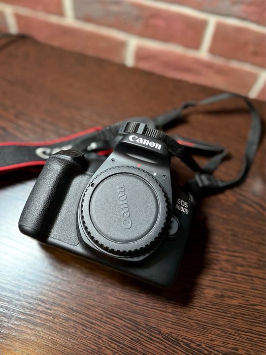 Продам дзеркальний фотоапарат Canon EOS 4000D