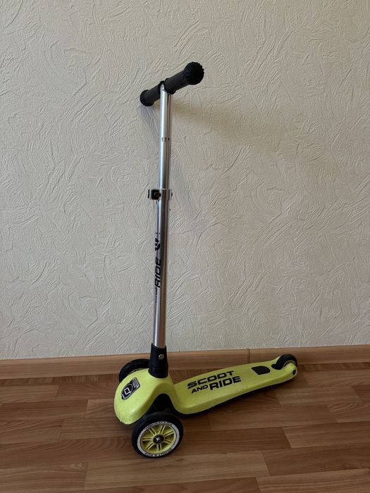 Самокат Scoot and ride