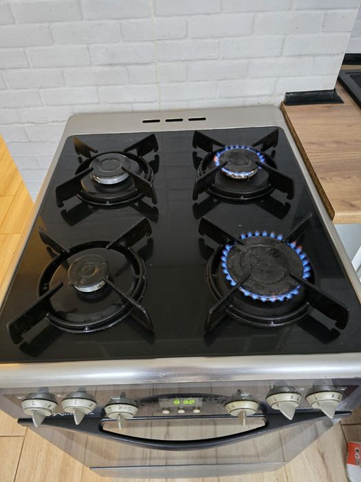 Kuchenka gazowa , piekarnik elektryczny