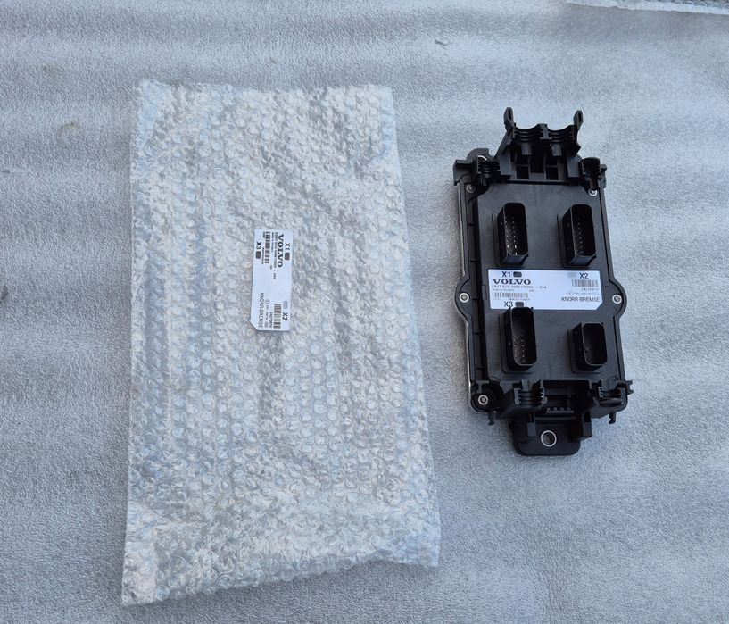 EBS7 ECU 0​4​8​6​1​1​0​2​0​4 24V Volvo knorr-bremse Nowe