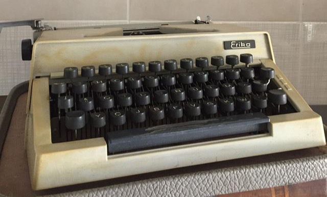 Máquina de escrever antiga