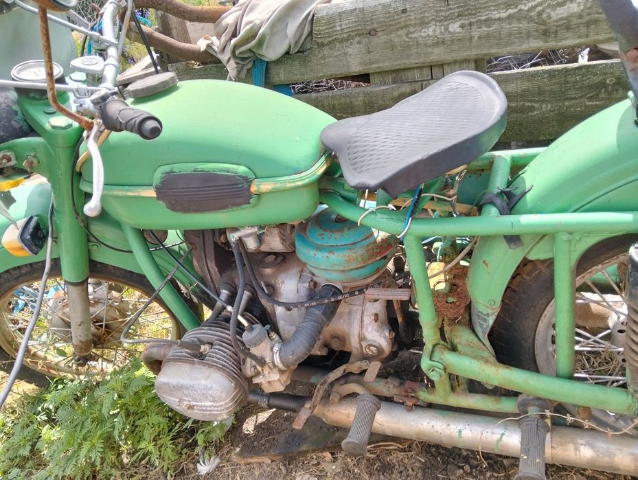 Продам мотоцикл Урал повністю на документах( не на ходу)