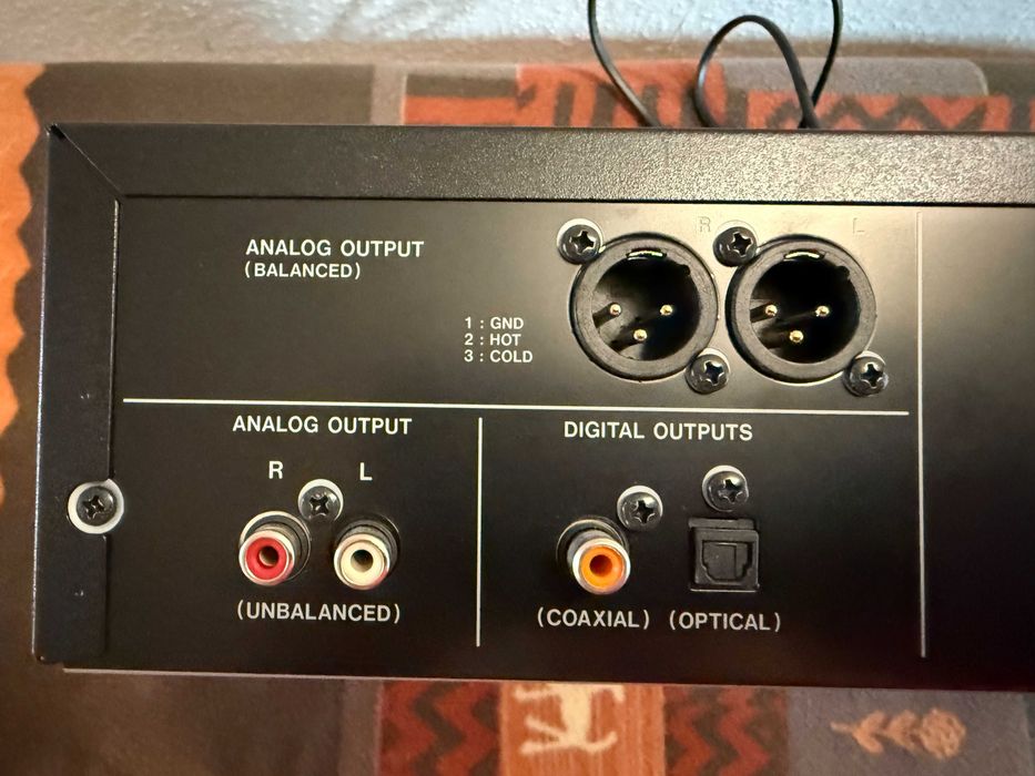 Sprzedam profesjonalny odtwarzacz Tascam CD-200SB