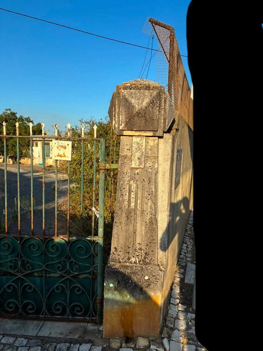 Pilares Antigos em Pedra + Painel de Azulejos Portugueses | Entrada de Quinta