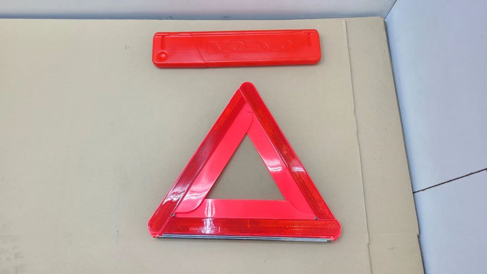 NOWY OE TRÓJKĄT OSTRZEGAWCZY VOLVO XC40 XC60 XC90 S90 V90 V40 S60 V60 S80